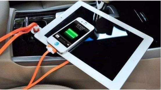 车上充电费油还是费电好，不开车在车里充电好吗